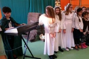 Jasełka szkolne i wigilie klasowe.