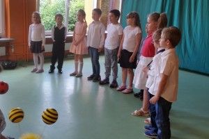 Szkolna uroczystość z okazji Dnia Mamy i Taty.