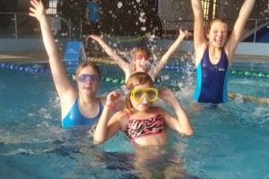 Lekcja w-f na basenie.