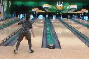 Sportowe zabawy na kręgielni