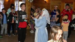 2018-05 -05 Kiwanis mit Hortkindern Bambi beim Partner in Zielona Gora