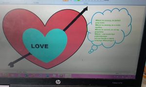 Na kartce znajdują się dwa serca nałożone na siebie przebite strzałą oraz wiersz o miłości.