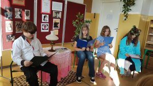 Uczniowie czytają z podziałem na rolę fragment utworu Gabrieli Zapolskiej "Moralność Pani Dulskiej"- scena piąta z aktu pierwszego.