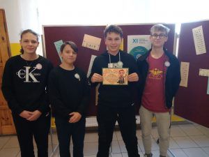 Czworo laureatów z kl. 8