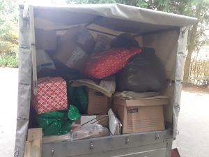 Przyczepa załadowana makulaturą