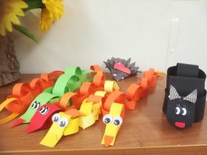 wężyki z kolorowego papieru