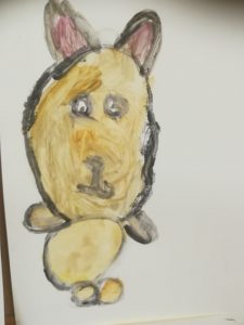 żółty miś z malutkim brzuszkiem