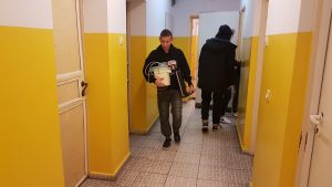 Wszystkie dzieci zbierają elektrośmieci