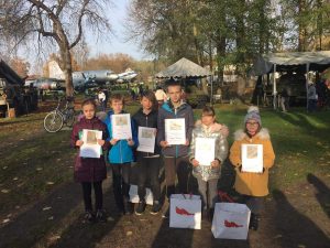 zdjęcie przedstawia sześcioro zwycięzców konkursu