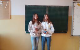 uczennice kl. 7 z misiami