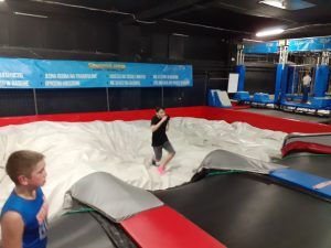 Mikołajki w parku trampolin SKOKOLOCO