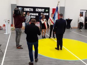 na zdjęciu poczet sztandarowy szkoły