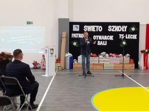 przemówienie kolejnego gościa uroczystości szkolnej
