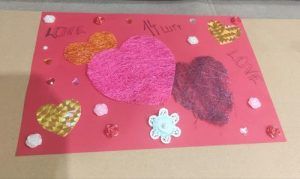 na różowym tle serca i kwiatki z napisem 14 luty