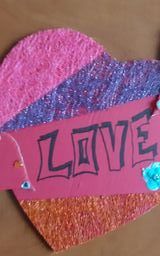 kolorowe serce z napisem love