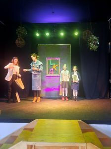 Na zdjęciu wręczane są nagrody i nominacje do etapu powiatowego