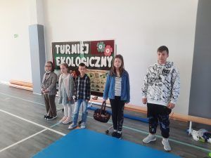 dzieci podczas krótkiej inscenizacji ekologicznej 