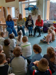 CZYTANIE POD CHMURKĄ-KWIECIEŃ