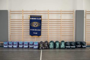 zdjęcie przedstawia plecaki - podarunki dla dzieci z Ukrainy