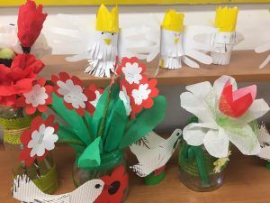 ozdoby wykonane przez dzieci na świetlicy