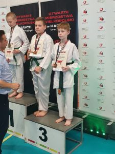 uczeń na podium - 3 miejsce