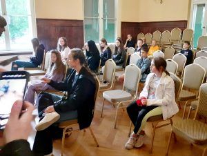 Finaliści konkursu fotograficznego w sali koncertowej Pałacyku w Starym Kisielinie.