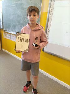 Rozgrywki szachowe i warcabowe.