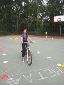 uczennica na mecie - zdała egzamin