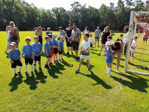 drużyny schodzące z boiska