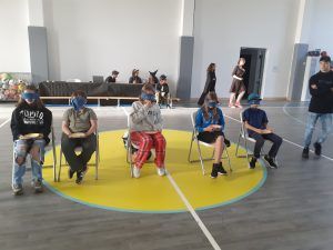 uczniowie w konkursie rozpoznawania smaków