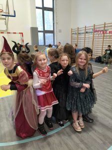 piękne księżniczki na parkiecie