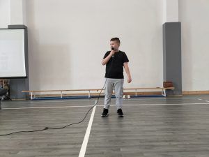 śpiew w wykonaniu ucznia klasy 2