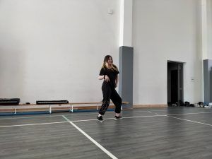 taniec w wykonaniu uczennicy klasy 8