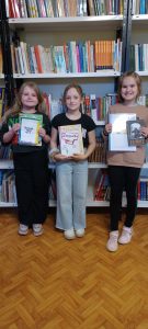 uczennice nagrodzone w konkursie