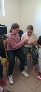 uczennice w bibliotece