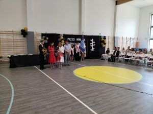 pani wójt składa gratulacje rodzicom absolwenta