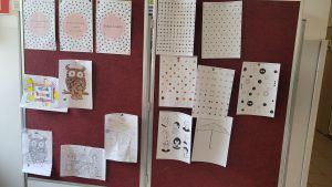 tablica z pracami uczniów