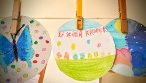 prace na dzień kropki