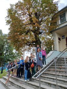 grupa uczniów z Polski i Niemiec z opiekunami