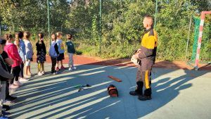 pracownik leśny opowiada o pracy pilarza