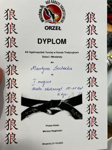 dyplom uczennicy z turnieju karate