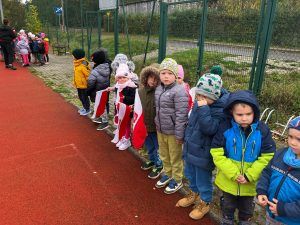 dzieci gotowe do biegu