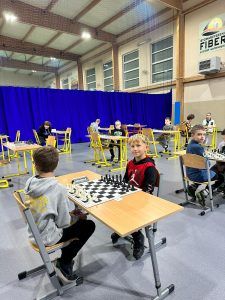 uczestnicy turnieju szachowego