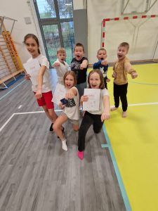 awansowana grupa adeptów karate