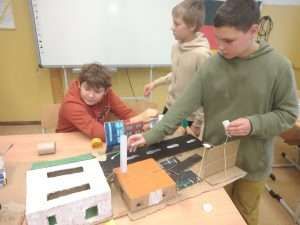 uczniowie budują osiedle marzeń