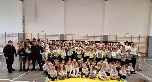 Uroczystość z okazji DEN i Pasowania na ucznia.