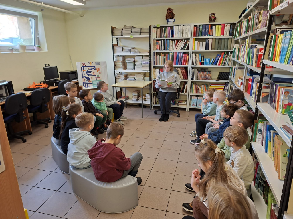 Radosne czytanie z lwem