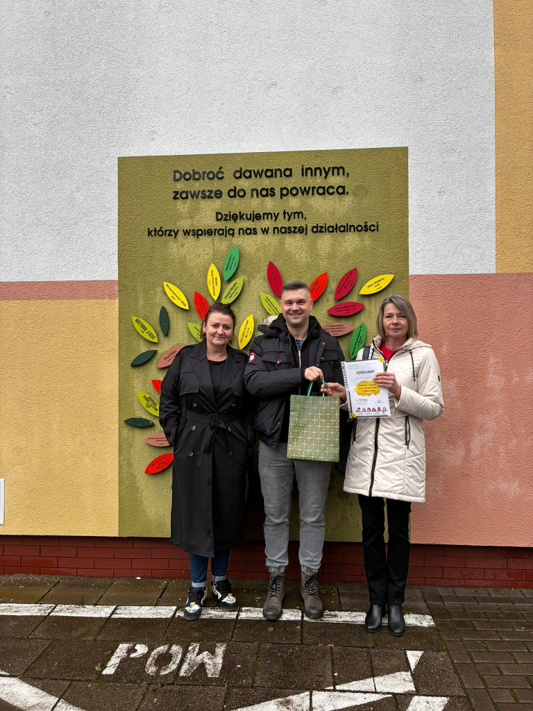 Wizyta szkolnego wolontariatu w Domu Samotnej Matki