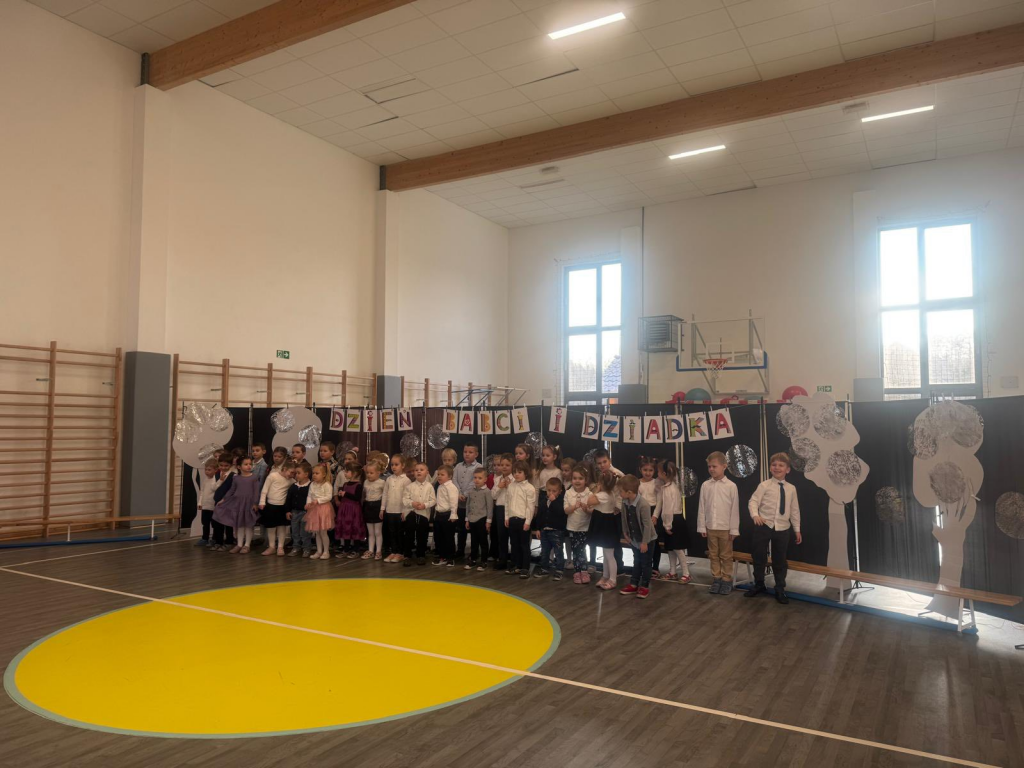 Świętowanie Dnia Babci i Dziadka w przedszkolu
