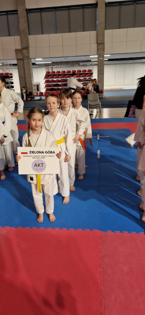 Z dumą o naszych zawodniczkach – udział w prestiżowych turniejach karate